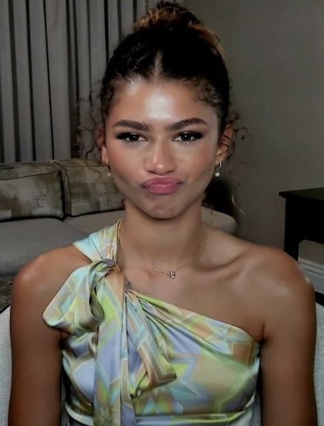 Mode Zendaya, Estilo Zendaya, Look Winter, Zendaya Maree Stoermer Coleman, Zendaya Outfits, Zendaya Style, Zendaya Coleman, Pretty Face, Hair Goals