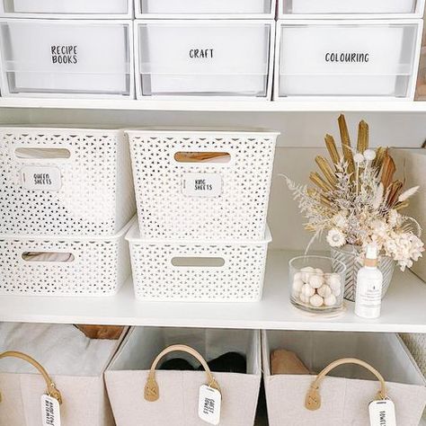 Corinne (@my_mayfair) • Instagram photos and videos Closet Organisation, Linen Closet Storage, Organised Home, Sheet Storage, Organizing Linens, Ikea Catalog, Storage Room Organization, House Organisation, Linen Cupboard