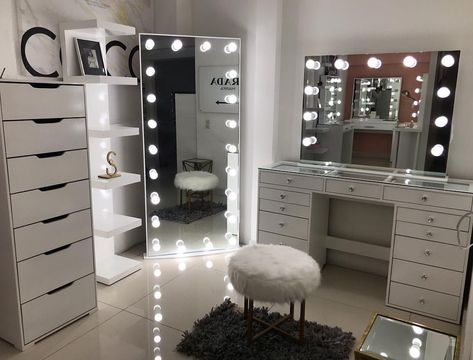 Beauty Room Vanity, Dressing Room Decor, White Room Decor, Luxury Room Bedroom, Classy Bedroom, Beauty Room Decor, Dekorasi Kamar Tidur, Room Redesign, Glam Room