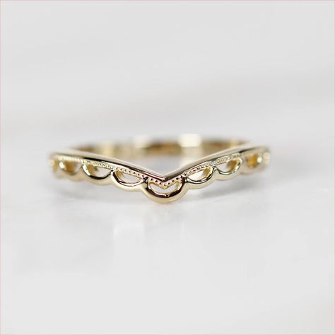 Curved Wisp Wedding Band, Lace Ring Band, Lace Wedding Band, Contoured Wedding Band, Cast Jewelry, Contour Ring, V Ring, 14k Gold Wedding Ring, Contour Wedding Band