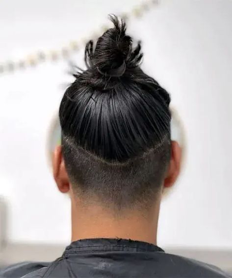 Glossy High Bun with Undercut. This trendy men’s hairstyle can be a cool choice for anyone wanting a fashionable aesthetic with modern edge. Man Bun Undercut Fade, Bun With Undercut, Long Undercut Men, Mens Long Hair Undercut, Top Knot Hairstyle, Man Bun Top Knot, Man Bun Haircut, Top Knot Men, Man Bun Undercut