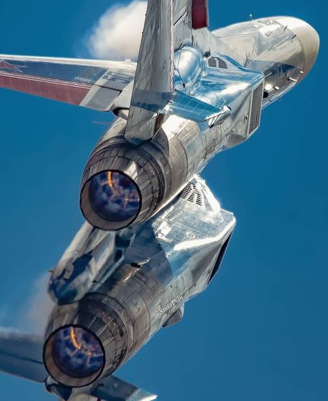 Sukhoi Su-35 🔥 Air Force Fighter Jets, Macross Valkyrie, Us Navy Blue Angels, Military Force, Super Hornet, Airplane Fighter, Air Fighter, Jet Aircraft, Aviation Photography