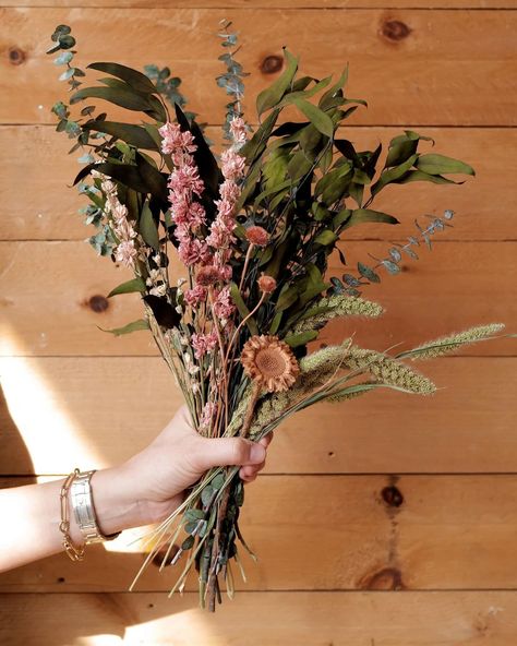 Handcrafted Spring Wreaths & Botanicals 🌿🌸 #slowroads Chinese Black Vinegar, Meadow Bouquet, Willow Eucalyptus, Black Vinegar, Clay Jars, Dried Botanicals, Dried Flower Bouquets, Pine Cone Candles, Wild Meadow