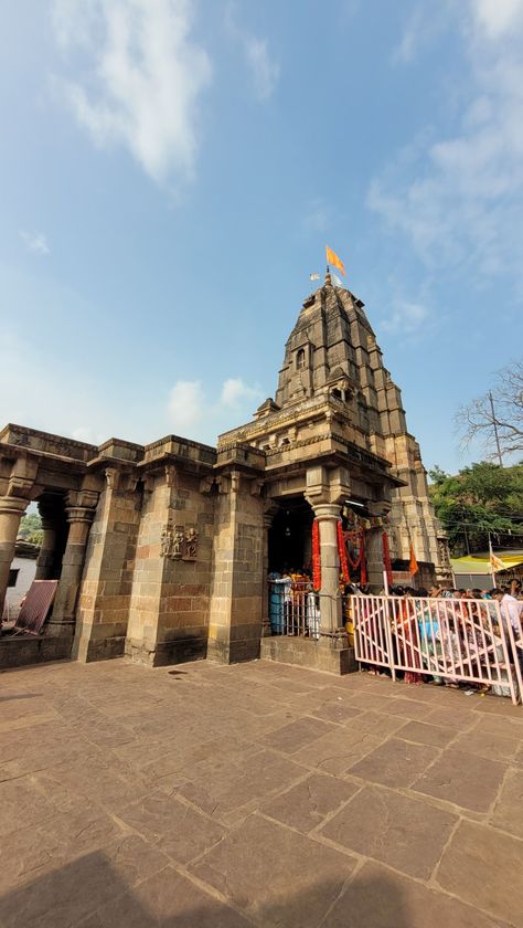 #mahadevtemple #ancient #holkars #marathas #madhyapradesh #indore #ujjain #omkareshwar #india #maharashtra Omkareshwar Temple, Mahadev Temple, Views Video, Snap Streak, Beautiful Views Video, Madhya Pradesh, Download Cute Wallpapers, Incredible India, Media Post