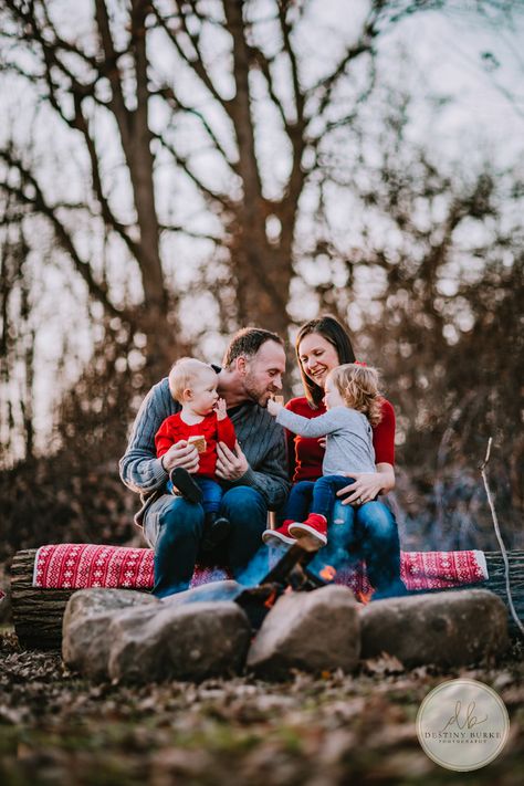 Campfire & S'mores Christmas Mini Sessions | Destiny Burke Photography Christmas Mini Sessions Outdoor, Campfire Smores, Christmas Story Books, Campfire S'mores, Christmas Mini Sessions, Work Family, Vintage Lanterns, Christmas Blankets, Photographic Studio