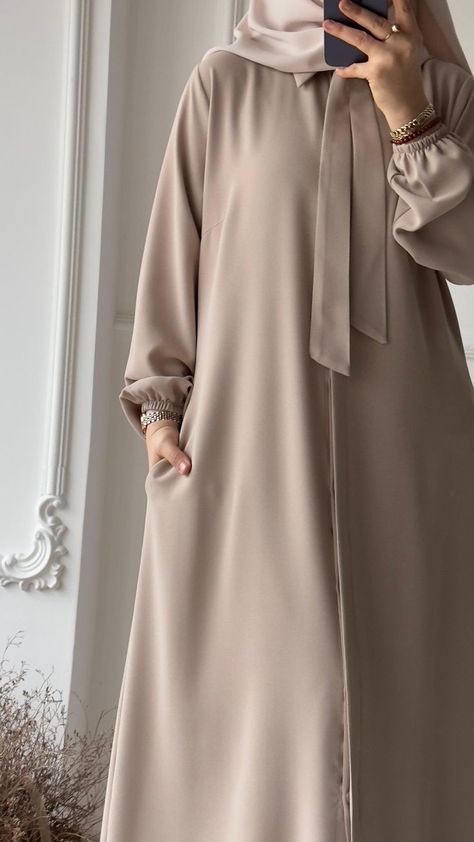 Latest Burqa Designs, Abaya Designs Simple, Burqa Designs Simple, Aesthetic Outfits Modest, Stylish Abaya Designs, Abaya Designs Dubai, Burqa Designs, Fashion Abaya, Abaya Designs Latest