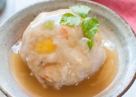 This is an elegant looking dish suitable as an appetiser or a side dish. Steamed lotus root balls are made of grated lotus roots mixed with prawns (shrimps), gingko nuts and green peas. Fried Lotus Root Recipe, Lotus Root Recipes Chinese, Fried Lotus Root, Lotus Root Recipe Japanese, Lotus Root Soup, Lotus Root Recipe, Thai Street Food, Chinese Dishes, Japan Food