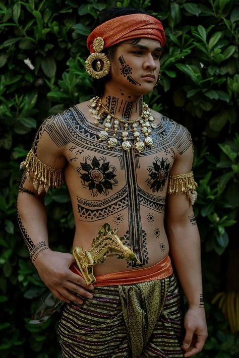 Traditional Visayan Clothing, Filipino Indigenous Clothing, Precolonial Visayan Fashion, Ilocano Clothing, Precolonial Filipino Clothes, Pre Colonial Visayan Clothing, Pre Colonial Philippines Art, Filipino Clothing Traditional, Pintados Tattoo