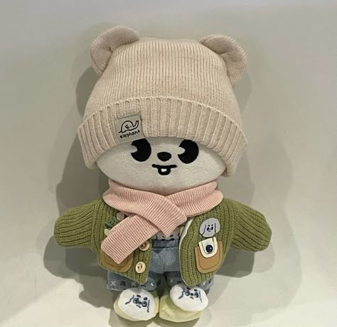 Skzoo With Clothes, Skzoo Plushies Aesthetic, Skzoo Plush Aesthetic, Lee Bit Skzoo Wallpaper, Jiniret Plushie, Clothes For Plushies, Leebit Aesthetic, Cute Plushies Aesthetic, Skzoo Aesthetic