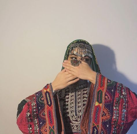 Pashto Culture Dress, Kpk Culture Dress, Afghani Aesthetic, Afghan Girl Aesthetic, Afghanistan Aesthetic, Afghan Aesthetic, Girl Playing Soccer, Glam Bride Makeup, Afghanistan Photography