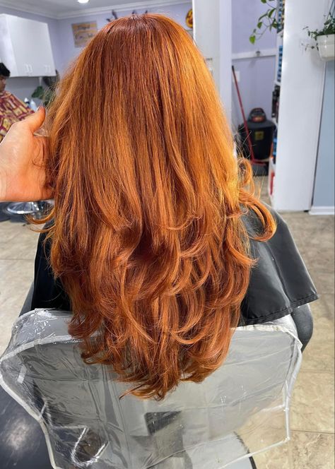 Ginger hair. Layered hair. Fall hair inspo Wardrobe Vanity, Red Hair Ideas, Copper Hair, Makeover Ideas, Ginger Hair, Haircut Ideas, Layered Hair, Hair Colors, Makeup Hair