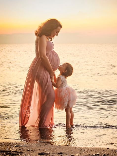 Maternity Daughter Photoshoot, Maternity Beach Photoshoot Dress, Beach Maternity Pictures With Sibling, Maternity Photography Big Sister, Maternity Photography With Sister, Beach Maternity Photos Just Mom, Maternity Photography Mom And Daughter, Maternity Mommy And Me, Mom Daughter Maternity Shoot