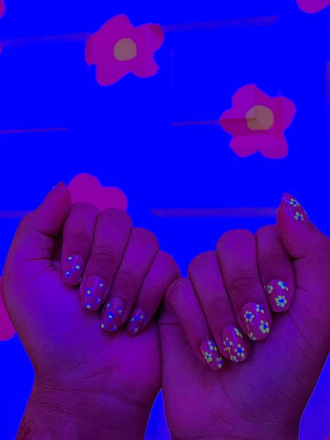 90s Flower Nails, Neon Pink Nails With Flowers, Neon 3d Flower Nails, Neon Flower Nails, Black Nails With Bright Flowers, 2000s Flower Nail Art, Neon Flowers, Flower Nails, Convenience Store Products