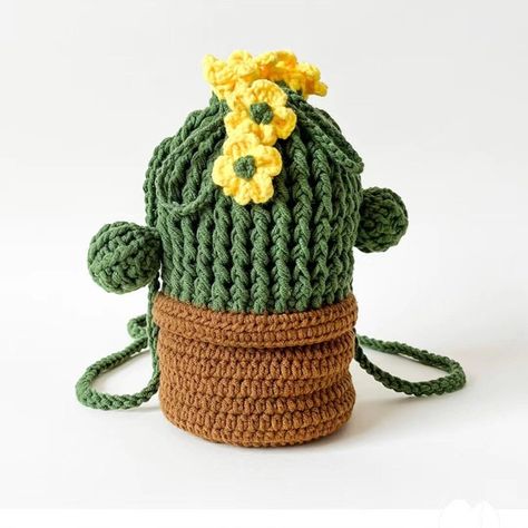 Cactus Bag, Crochet Quilt Pattern, Plant Bags, Crochet Cactus, Crochet Hexagon, Crochet Quilt, Crochet Purse Patterns, Flower Bag, Quilting For Beginners