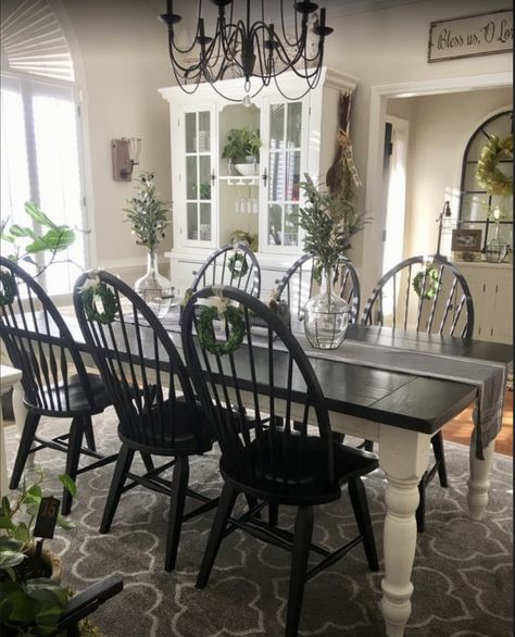 Queenslander Kitchen, White Table Black Chairs, Table Redo, Dining Table Makeover, Farmhouse Dining Rooms Decor, Modern Farmhouse Dining Room, Farmhouse Dining Room Table, Modern Farmhouse Dining, Casa Country