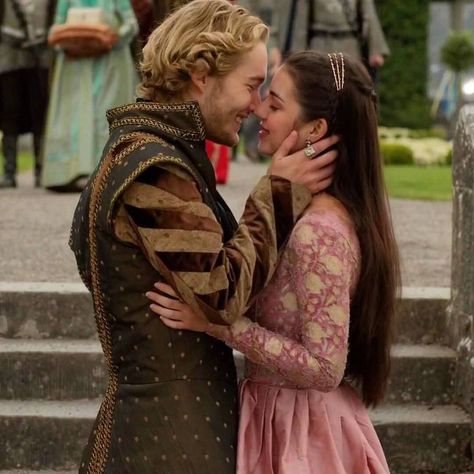 Regardez cette photo Instagram de @hope_frary • 234 mentions J’aime Reign Mary And Francis, Marie Stuart, Royalty Core, Reign Tv Show, Reign Mary, Reign Fashion, Reign Dresses, Royal Core, Mary Stuart