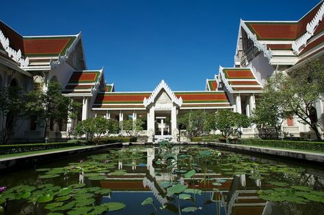 Chulalongkorn University, University Architecture, Bangkok Travel, Bedroom Wall Designs, Dream School, University Life, Summer School, Architecture Sketch, Bangkok Thailand