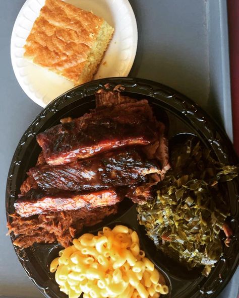 Everyone claims to have the best recipe or way of cooking the best quality BBQ sauce, or the top BBQ ribs, or the ideal BBQ meat. And really, that's a pride thing. Everybody wants kid produce the most suitable BBQ because America's culture is rooted in BBQ. Bbq Black People, Bbq Plate Black People, Black Bbq Aesthetic, Black Cookout Aesthetic, Bbq Aesthetic, Bbq Ribs Photography, Bbq Meat, Bbq Ribs, Best Recipe