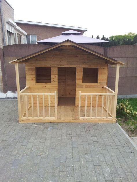 Playhouse Pallets, Pallets Playhouse, Outdoor Playhouse Ideas, Outside Playhouse, Website Pictures, Pallet Playhouse, Playhouse Plans, Diy Playhouse, Build A Playhouse