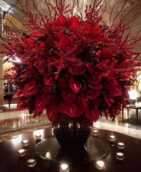 Lobby Flowers, Floating Christmas Tree, Best Christmas Destinations, Hotel Flower Arrangements, Tall Flower Arrangements, Hotel Flowers, Fancy Christmas, Winter Arrangements, 3d Snowflakes