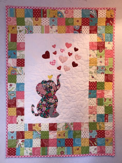 Elephant Quilts, Elephant Quilts Pattern, Baby Quilts Easy, Free Baby Quilt Patterns, Kid Quilts Patterns, Animal Baby Quilt, Neutral Baby Quilt, Boys Quilt Patterns, Baby Quilt Tutorials