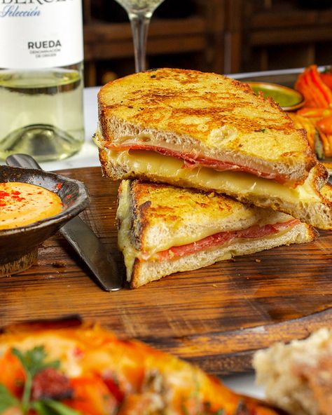 Serrano Ham Recipes, Ham And Cheese French Toast, Mayonnaise Recipes, Cheese French Toast, Toast Ideas, Serrano Ham, Mayonnaise Recipe, Spanish Recipes, Gruyere Cheese