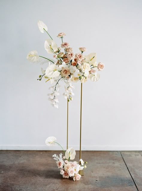 The Modern Bride — FALL FOR FLORALS Harlow Stand Arrangements, Floral Arrangement On Pedestal, Flower Arrangements On Stands, Floor Flower Arrangements Wedding, Tall Centerpieces Wedding, Floral Wedding Centerpieces, Floral Pedestal, Tall Flower Arrangements, Floral Stand