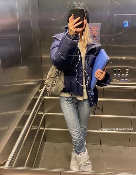 Moon Boots Outfit, Mode Au Ski, Vinter Mode Outfits, Prettiest Celebrities, Skandinavian Fashion, Winter Fit, I'm With The Band, Foto Ideas Instagram, Stockholm Fashion