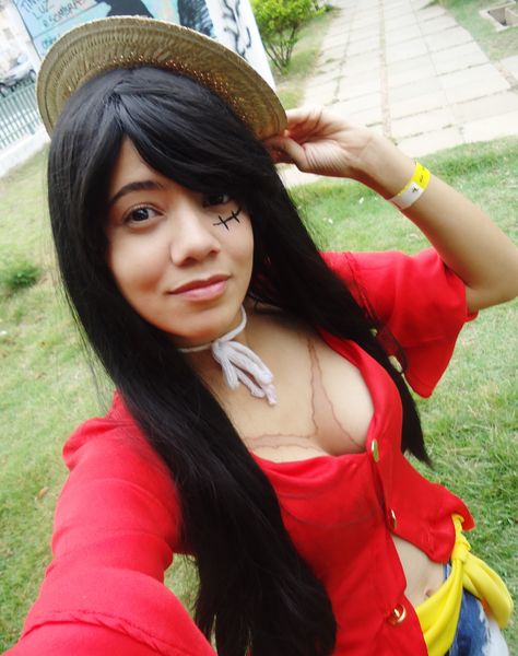 Cosplay Monkey D. Luffy New world female version. One piece Genderbent Luffy Cosplay, Luffy Genderbend Cosplay, Luffy Girl Cosplay, Luffy Female Cosplay, Luffy Cosplay Female, Cosplay Luffy, Luffy Cosplay, House Design Pictures, Fantasias Halloween