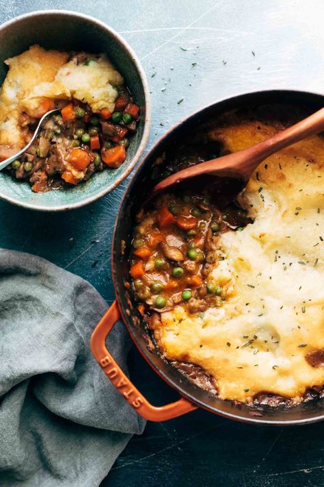 Vegetarian Shepherd's Pie ♡ Saucy mushrooms, carrots, and peas topped with creamy mashed potatoes. Real food meets comfort food! #meatless #shepherdspie #vegetarian Vegetable Shepards Pie Vegetarian, Lentil Mushroom Shepards Pie, Burger Vegetarian, Vegetarian Shepherds Pie, Cooked Lentils, Sandwich Vegetarian, Shepard's Pie, Veggie Broth, Mash Potatoes