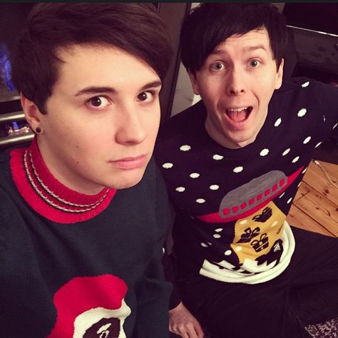 danisnotonfire's photo on Instagram { CHRISTMAS TIME } Daniel James Howell, British Youtubers, Dan And Phill, Phil 3, Phil Lester, Dan Howell, Amazingphil, Dan And Phil, Young Men