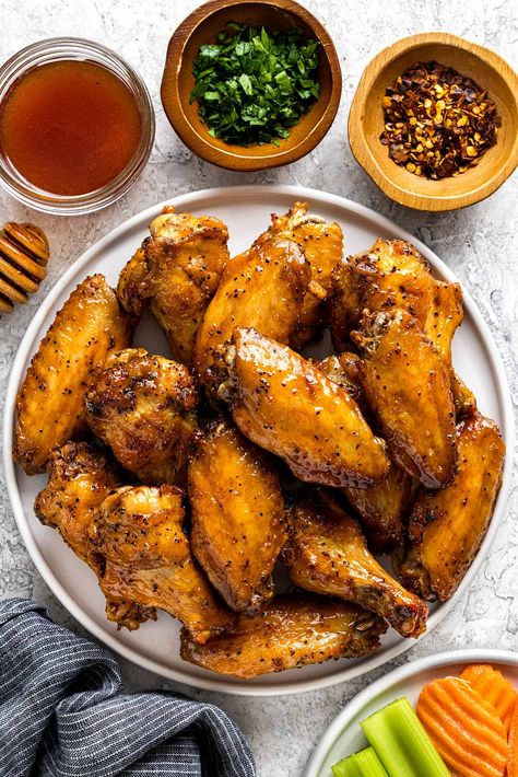 Honey Hot Wings, Wings At Home, Honey Wings, Honey Chicken Wings, Hot Chicken Wings, Best Chicken Wing Recipe, Hot Wing Recipe, Hot Wing Sauces, Chicken Fry