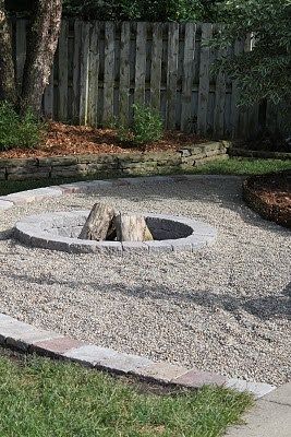 DIY Stone Fire Pits Diy Fire Pit Ideas, Cheap Fire Pit, Fire Pit Essentials, Outside Fire Pits, Fire Pit Materials, Modern Fire Pit, Fire Pit Ring, Fire Pit Landscaping, Gravel Patio