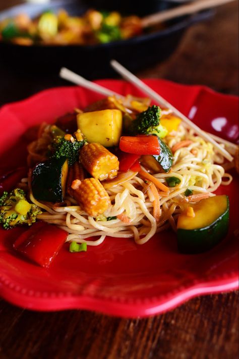 Veggie Stir Fry Recipes, The Pioneer Woman Cooks, Chinese Vegetables, Sweet And Spicy Sauce, Vegan Asian, Veggie Stir Fry, The Pioneer Woman, Stir Fry Recipes, Mixed Vegetables