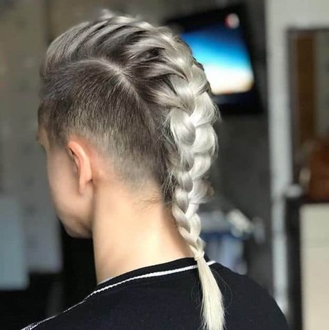 Long Hair Mohawk, Hair Curt, Mohawk Braid Styles, Shaved Long Hair, Hairstyles Mohawk, Undercut Mohawk, Mohawk Hairstyle, Braided Mohawk Hairstyles, Braids With Shaved Sides