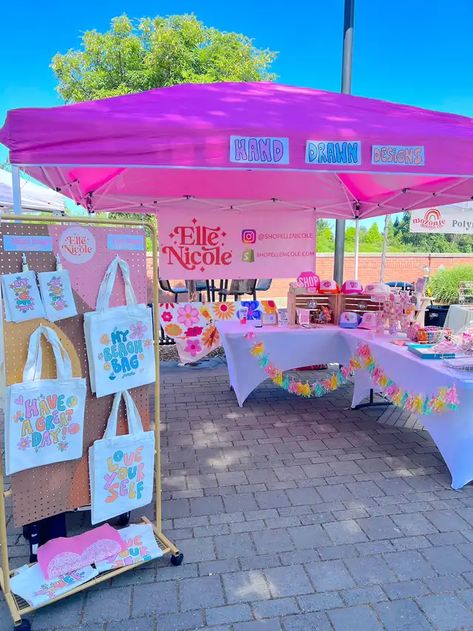 Single Table Vendor Booth, Small Beauty Shop Ideas, Craft Booth Decorating Ideas, Back To School Vendor Booth, Small Business Stand Ideas, Cute Vendor Booths, Summer Booth Ideas, Popup Market Display, Vendor Booth Aesthetic