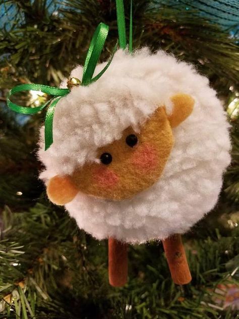 Lamb Ornament, Material Crafts, Jesse Tree Ornaments, Felted Sheep, Celtic Ornaments, Jesse Tree, Pom Pom Crafts, Felt Christmas Ornaments, Christmas Ornaments Homemade