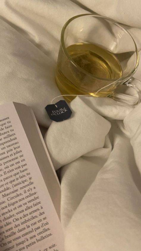 Tea And Books, Evening Routine, Night Time Routine, Cottagecore Aesthetic, Bedtime Routine, Night Routine, Hot Tea, Night Aesthetic, Design Tips