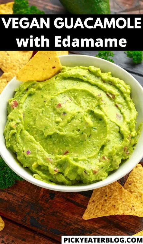 This vegan guacamole recipe with edamame is the perfect healthy dip! Low in calories and fat, and easy and quick to make, this tasty edamame guacamole will be the star of your next party! Recipe With Edamame, Edamame Guacamole, Vegan Graham Crackers, Vegan Guacamole, Edamame Recipes, Healthy Dip, Cheesecake Crust, Vegetarian Instant Pot, Vegan Mexican Recipes