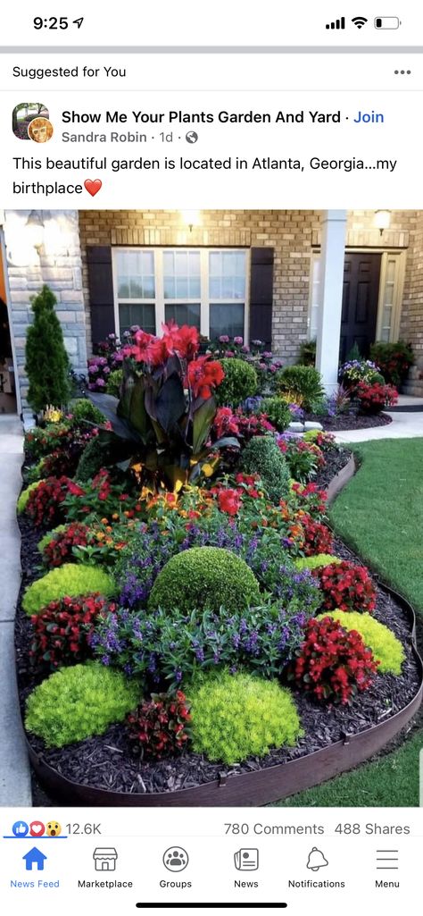 Flower Bed With Black Mulch, Black Mulch Landscaping Ideas, Small Front Yard Ideas, Black Mulch Landscaping Front Yards, Front Porch Flower Bed, Front Porch Flowers, Mulch Landscaping, Small Front Yard Landscaping, Porch Flowers