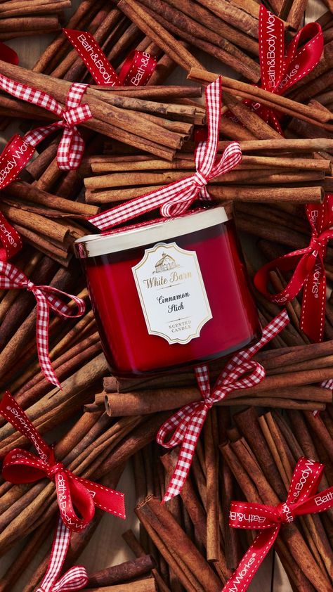 Cinnamon Perfume, Christmas Perfume, Christmas Smells, Christmas Fragrance, Christmas Smell, Candles Photography, Christmas Shoot, Photo Candles, Christmas Feeling