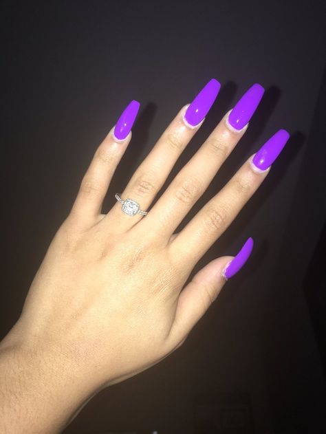 😈💜☔️🍇 Acrylic Nails Colours, Bright Purple Acrylic Nails, Bright Coloured Nails, Bright Colour Nails, Bright Purple Nails, Bright Nail Ideas, N Nails, Bright Acrylic Nails, Nail Design Glitter