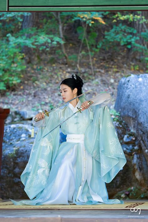 Korean Hanbok Princesses, Korean Historical Fashion, Ancient Korean Clothing, Hanbok Aesthetic, Traditional Korean Clothing, Ancient Korea, Korean Princess, Kim You Jung, Korean Traditional Clothing