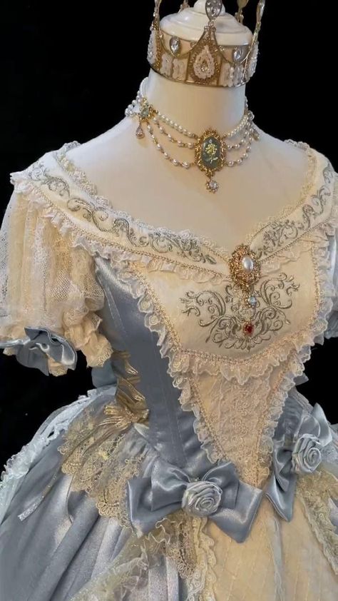 Time Period Dresses, Elegant Victorian Dresses, Royalty Dresses Gowns, Romantic Dress Aesthetic, Royal Wedding Dress Aesthetic, Victorian Princess Dress, Victorian Era Dress, Victorian Dress Aesthetic, Midevil Dress