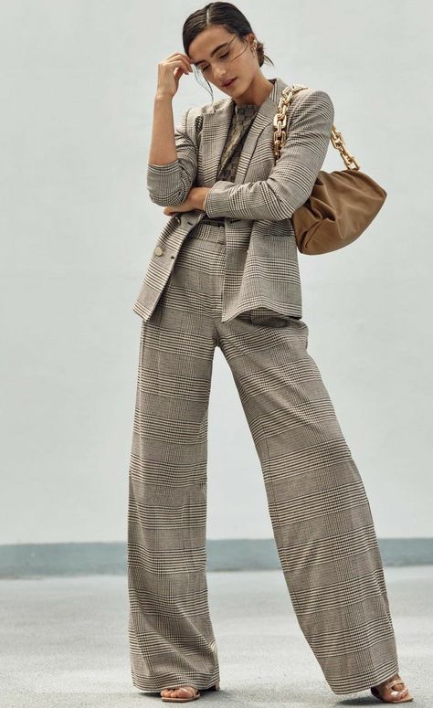 Summer City Outfits, Chic Work Outfits Women, Elegant Work Outfits, Work Outfits Women Office, Work Outfits Women Summer, Casual Work Outfits Women, Instagram Trends, Trouser Outfit, Professional Outfits Women