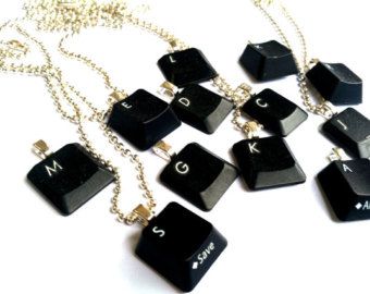 Recycled Keyboard Necklace / Initial Pendant / Upcycled Keyboard Jewelry Keyboard Jewelry, Diy Jewelry For Beginners, Recycler Diy, Geeky Jewellery, Keyboard Keys, Computer Parts, Jewelry Making Earrings, Key Jewelry, Necklace Initial