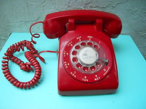 Rotary Dial Phone, Rotary Telephone, Telephone Vintage, Red Cottage, Rotary Phone, Vintage Phones, Vintage Telephone, Colorful Roses, Old Phone