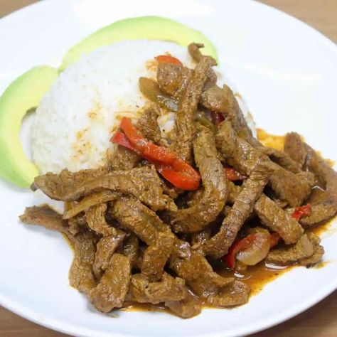 Dominican Dinner, Beef Cube Steak Recipes, Dominicano Recipes, Dominican Recipes, Beef Cubed Steak, Creative Meals, Chinese Pepper Steak, Pepper Steak Recipe, Cube Steak Recipes