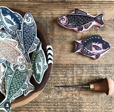 Fish Stamp, Fish Nature, Eraser Stamp, Linocut Printmaking, Lino Art, Hand Carved Stamps, Stamp Carving, Handmade Stamps, Linocut Art