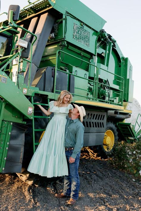 Tractor Photography Poses, Farmer Couple Photography, Farmer Family Pictures, Farmer Engagement Photos, Tractor Wedding Photos, Tractor Engagement Pictures, Farmer Engagement Pictures, Farmer Wedding Ideas, Farmer Photoshoot